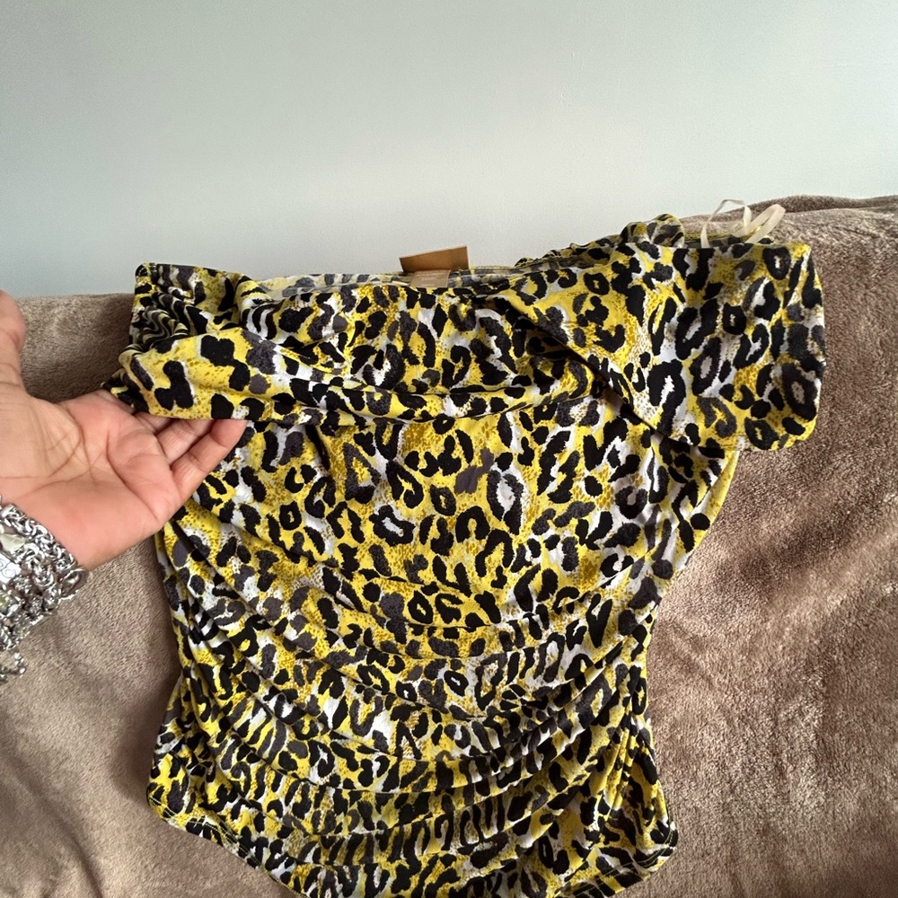 One side blouse - Picture 5 of 11